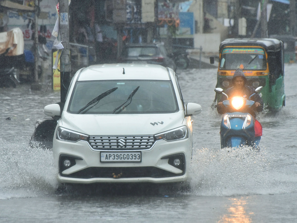 Heavy rains and thunderstorm in both Telugu states  - Sakshi39