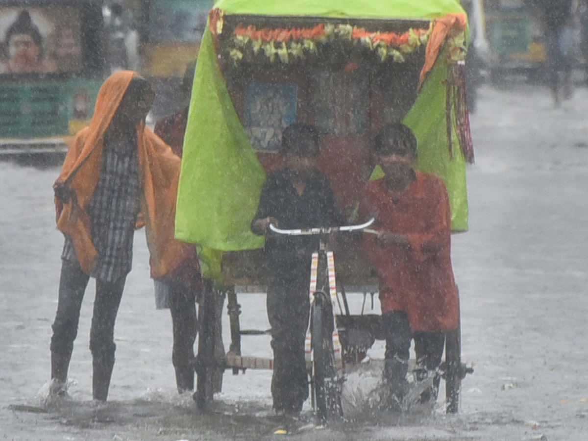 Heavy rains and thunderstorm in both Telugu states  - Sakshi5