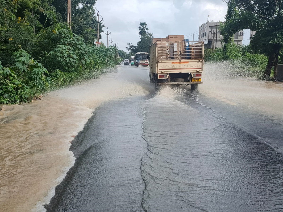 Heavy rains and thunderstorm in both Telugu states  - Sakshi9