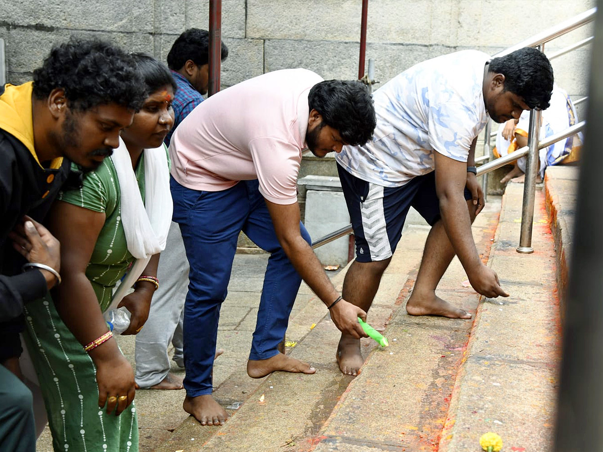 Alipiri Srivari Padala Mandapam resounding with Chants of Govinda  - Sakshi9