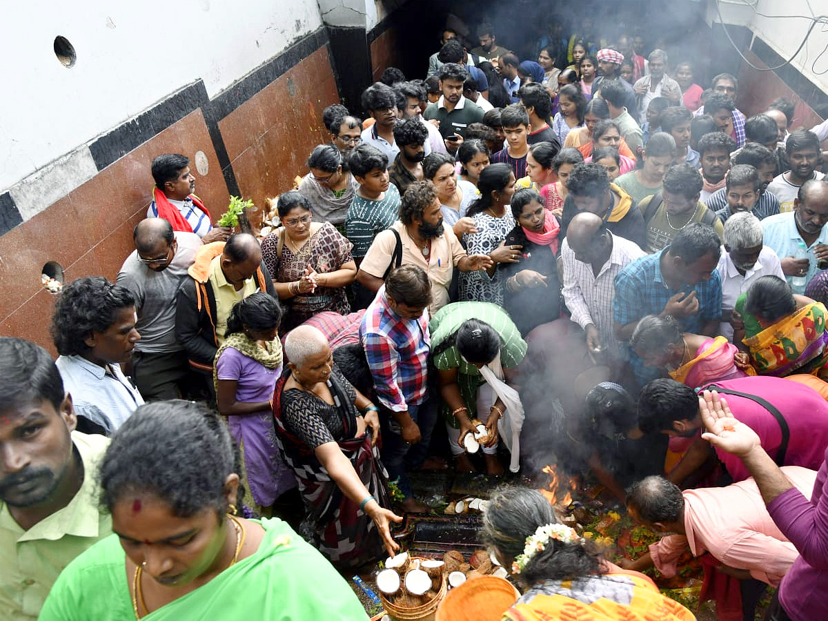 Alipiri Srivari Padala Mandapam resounding with Chants of Govinda  - Sakshi14