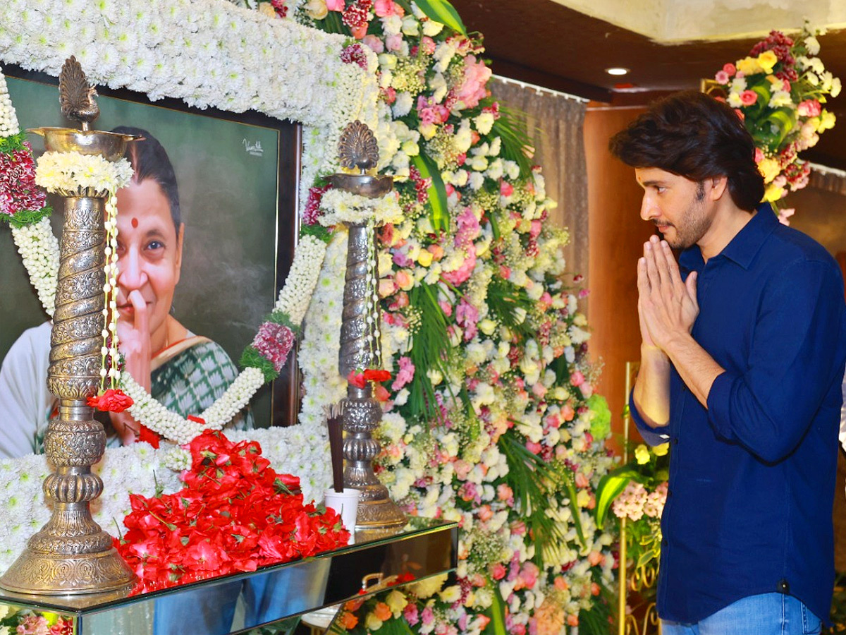 Celebrities pay respect to Indiramma Garu on 11th day ceremony Photo Gallery - Sakshi1