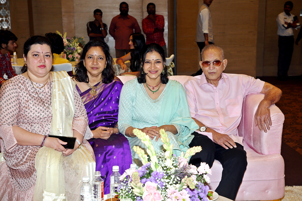 Mahesh Babu Mother Indra Devi Garu Ceremony Photos - Sakshi9