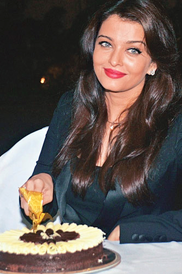 Aishwarya Rai Bachchan Birthday Special Photos - Sakshi5