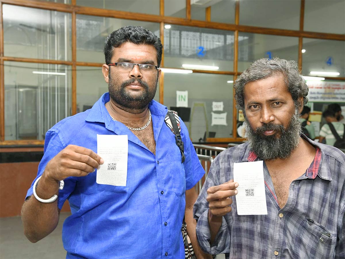 Sarva Darshan Tokens issued at Tirupati Bhudevi complex for Srivari Darshan - Sakshi12