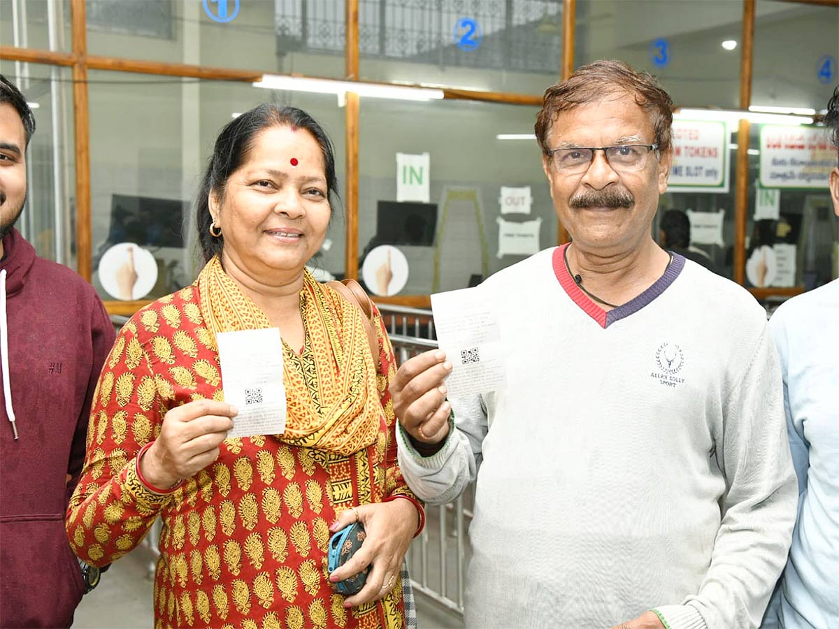 Sarva Darshan Tokens issued at Tirupati Bhudevi complex for Srivari Darshan - Sakshi13