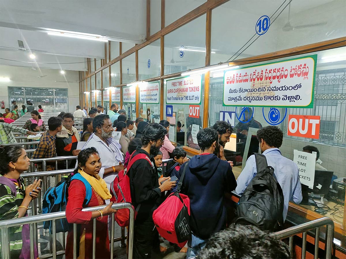 Sarva Darshan Tokens issued at Tirupati Bhudevi complex for Srivari Darshan - Sakshi15