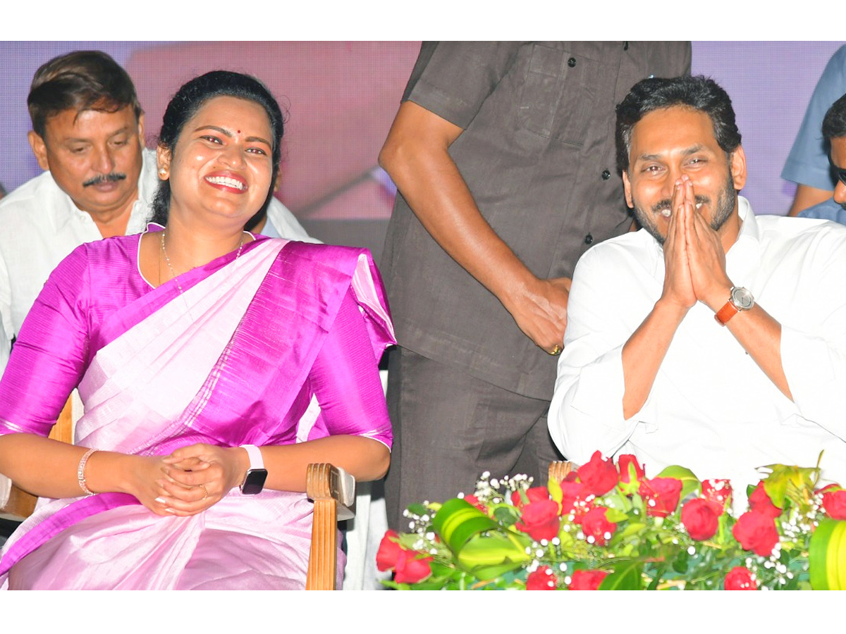 CM YS Jagan Palnadu and Guntur District Tour Photo Gallery - Sakshi11