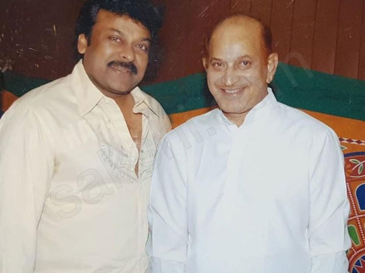 Rare Pictures Of Krishna Met With Political And Cine Celebrities - Sakshi11