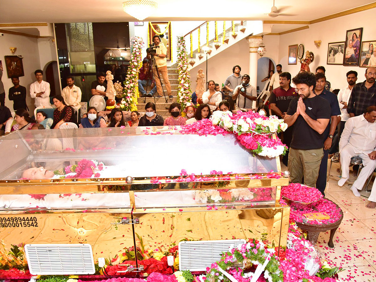 Superstar Krishna Death: Cine Celebrities, Politicians Pay Tributes, Photo Gallery Viral - Sakshi10