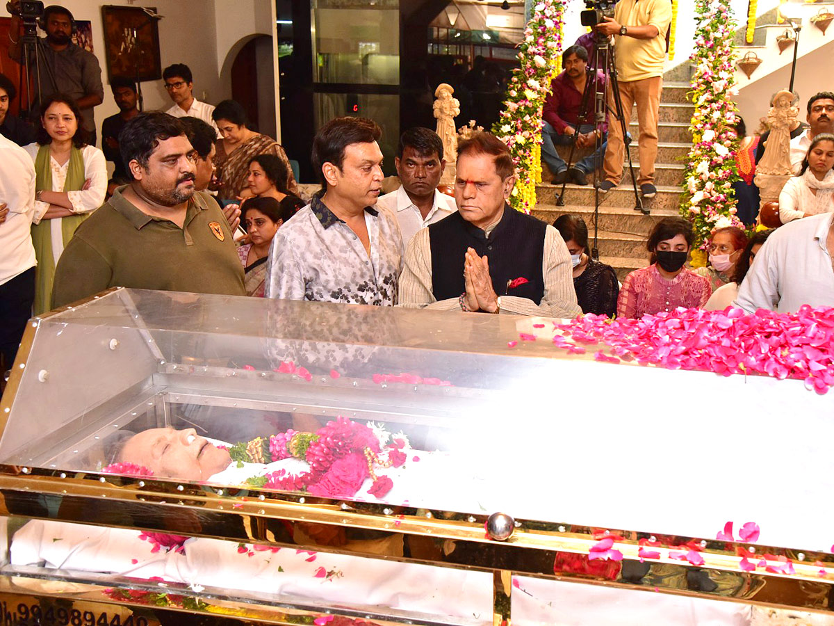 Superstar Krishna Death: Cine Celebrities, Politicians Pay Tributes, Photo Gallery Viral - Sakshi12