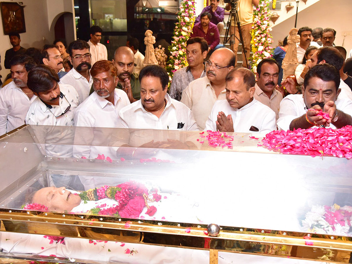 Superstar Krishna Death: Cine Celebrities, Politicians Pay Tributes, Photo Gallery Viral - Sakshi13