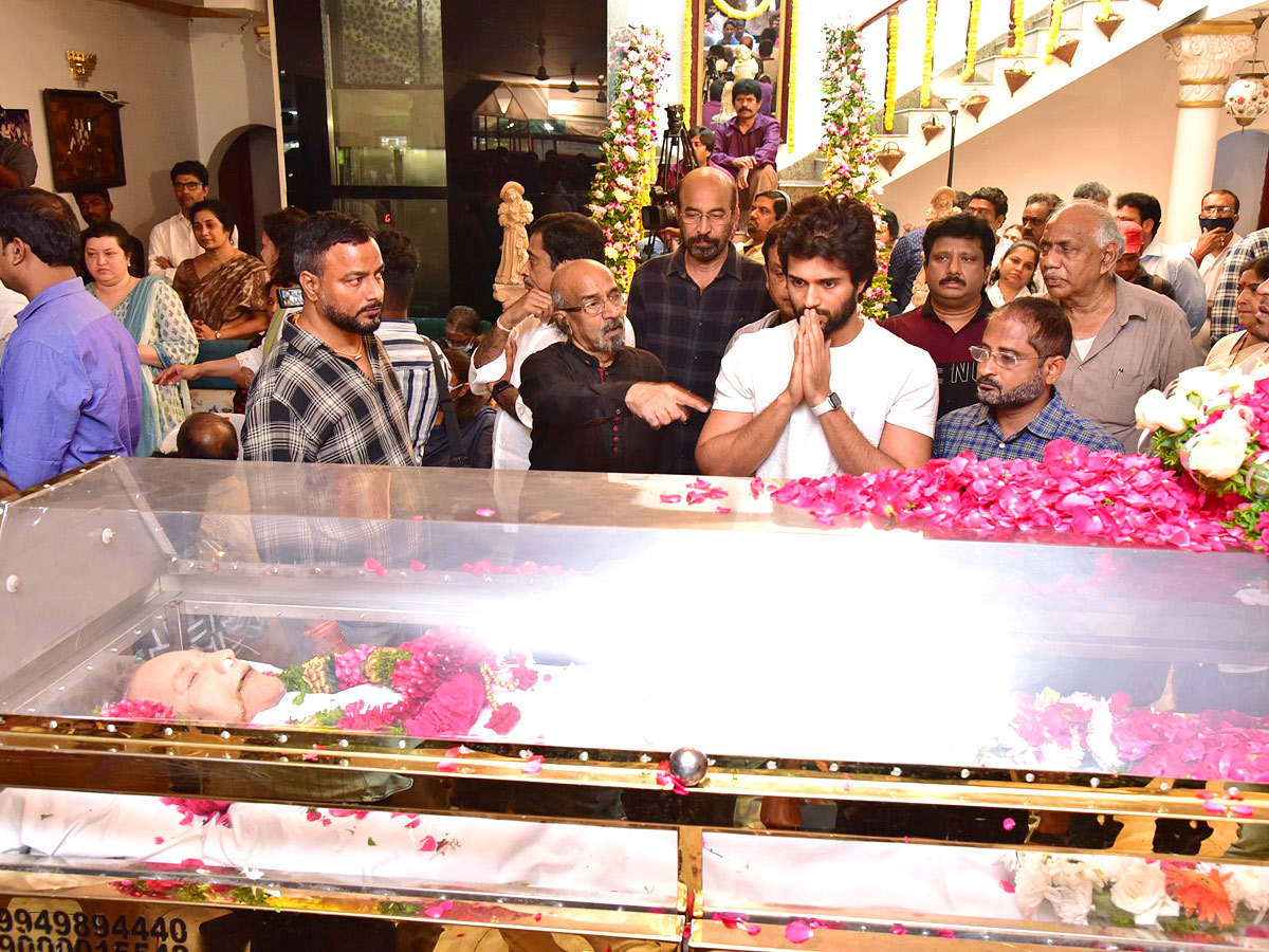 Superstar Krishna Death: Cine Celebrities, Politicians Pay Tributes, Photo Gallery Viral - Sakshi16