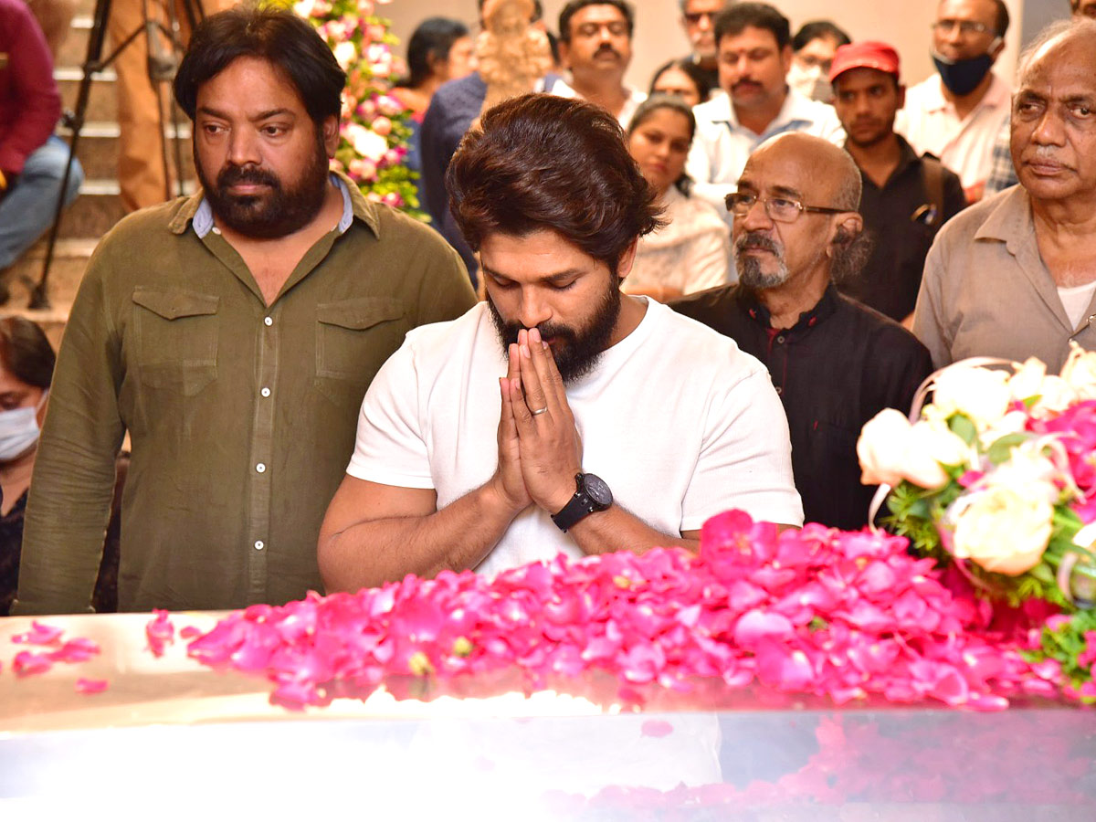 Superstar Krishna Death: Cine Celebrities, Politicians Pay Tributes, Photo Gallery Viral - Sakshi18