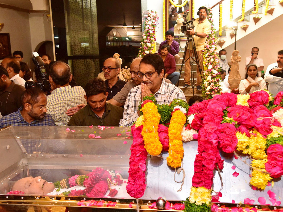 Superstar Krishna Death: Cine Celebrities, Politicians Pay Tributes, Photo Gallery Viral - Sakshi23