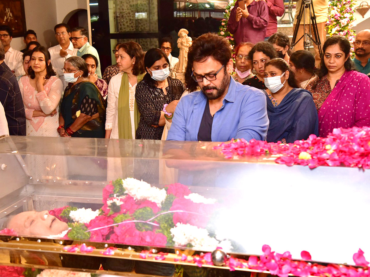 Superstar Krishna Death: Cine Celebrities, Politicians Pay Tributes, Photo Gallery Viral - Sakshi25