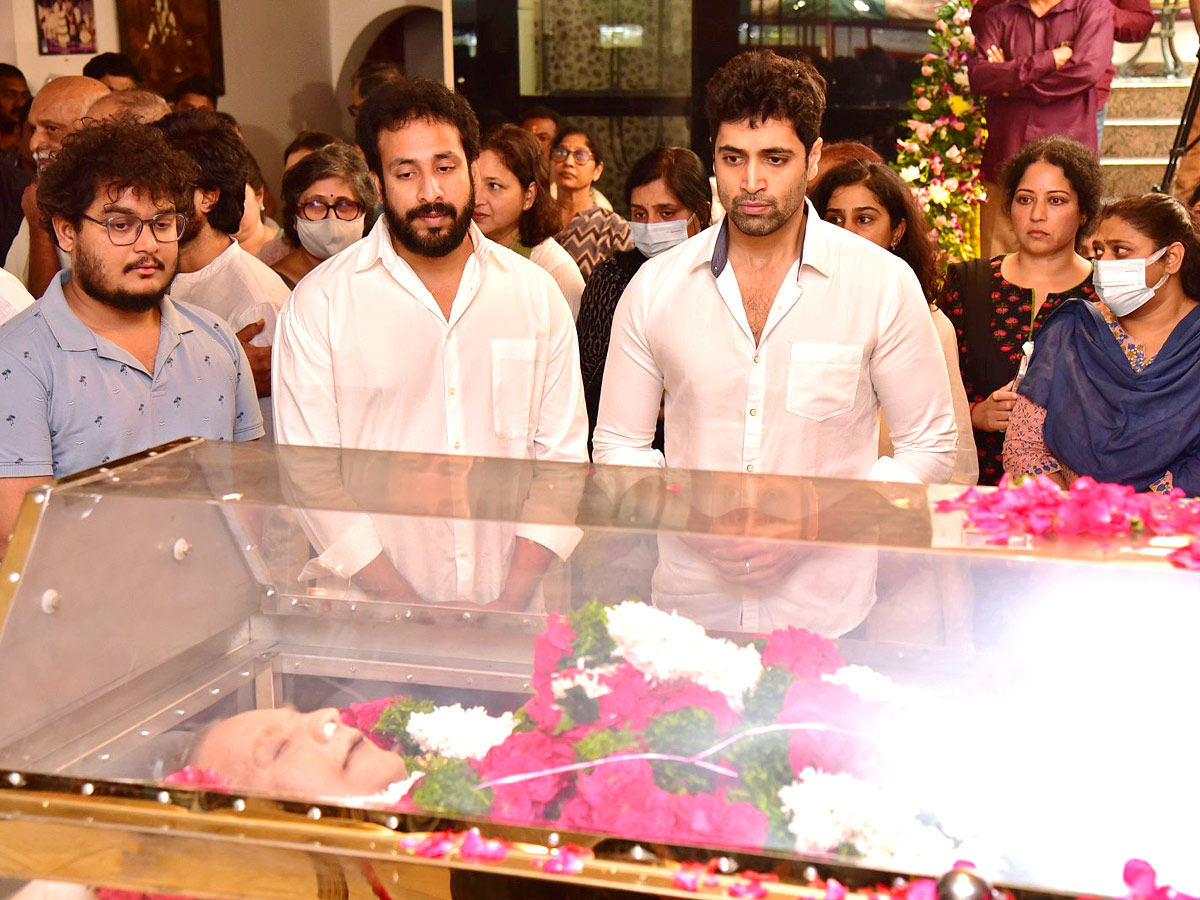 Superstar Krishna Death: Cine Celebrities, Politicians Pay Tributes, Photo Gallery Viral - Sakshi27