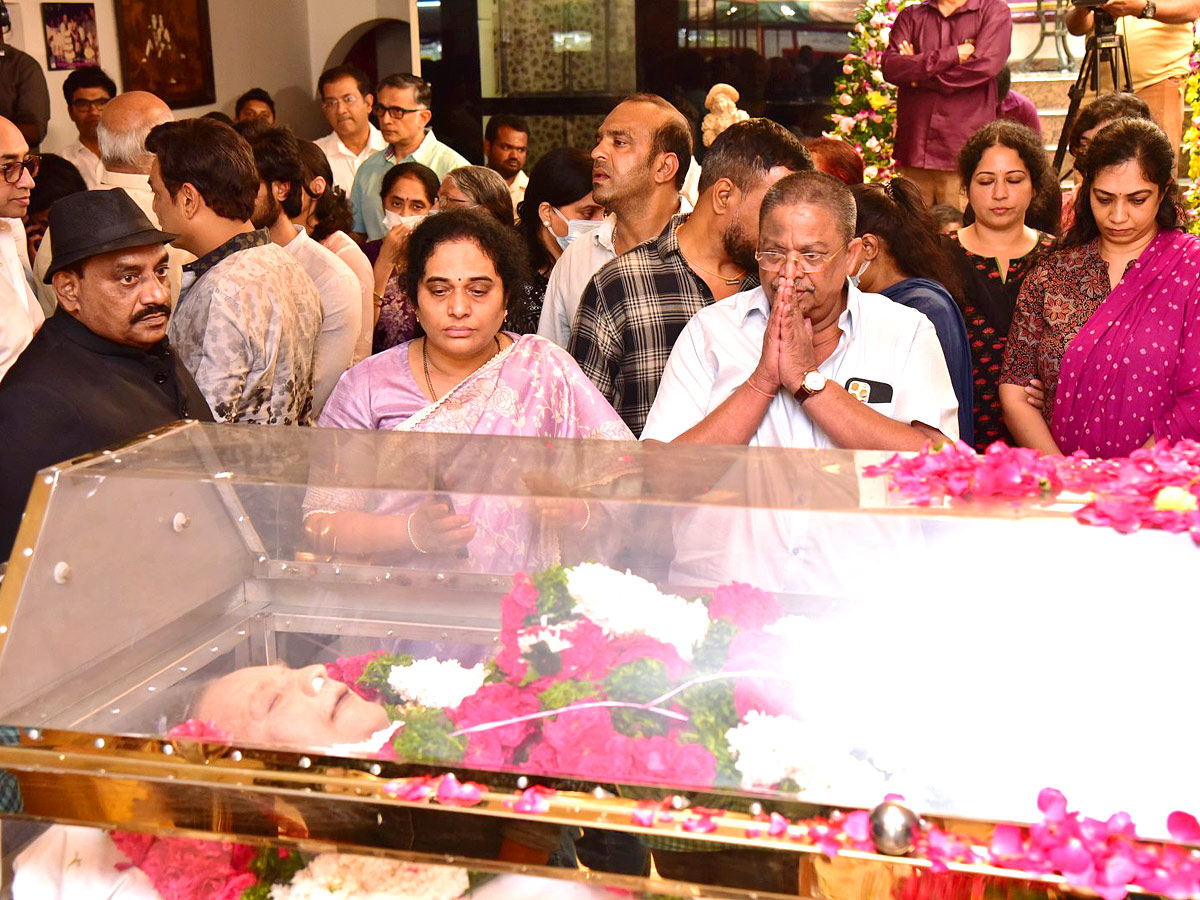 Superstar Krishna Death: Cine Celebrities, Politicians Pay Tributes, Photo Gallery Viral - Sakshi29