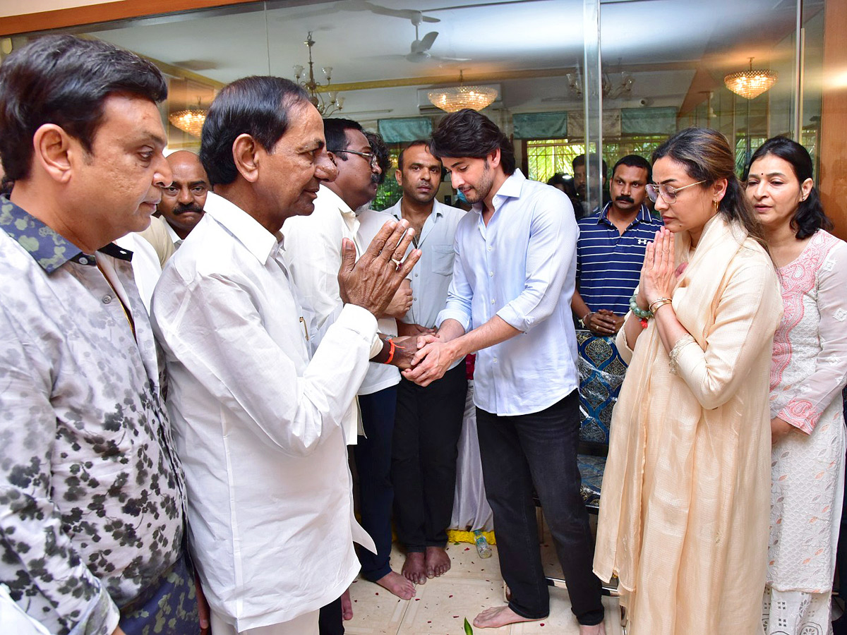 Superstar Krishna Death: Cine Celebrities, Politicians Pay Tributes, Photo Gallery Viral - Sakshi3