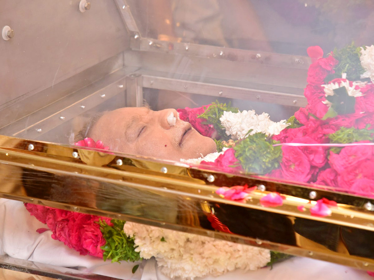 Superstar Krishna Death: Cine Celebrities, Politicians Pay Tributes, Photo Gallery Viral - Sakshi30