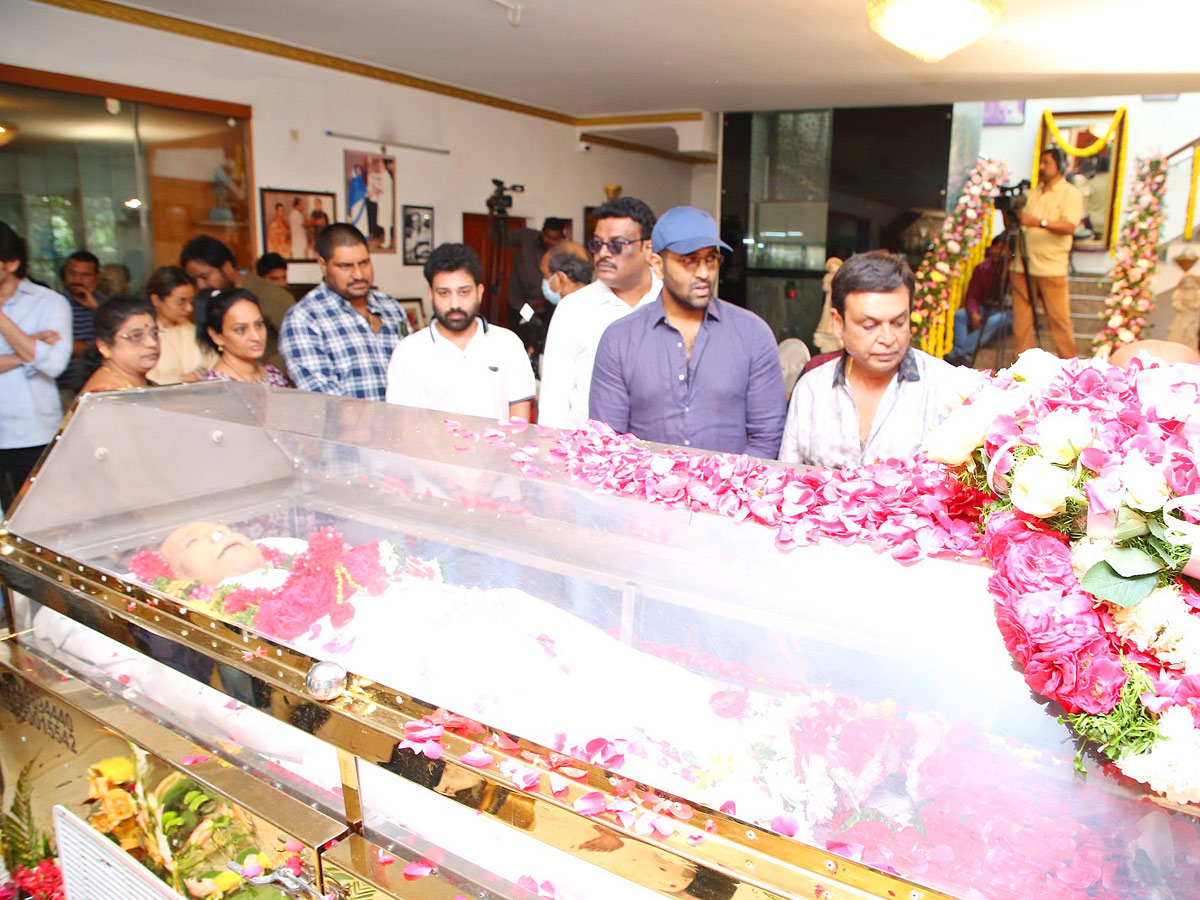 Superstar Krishna Death: Cine Celebrities, Politicians Pay Tributes, Photo Gallery Viral - Sakshi36