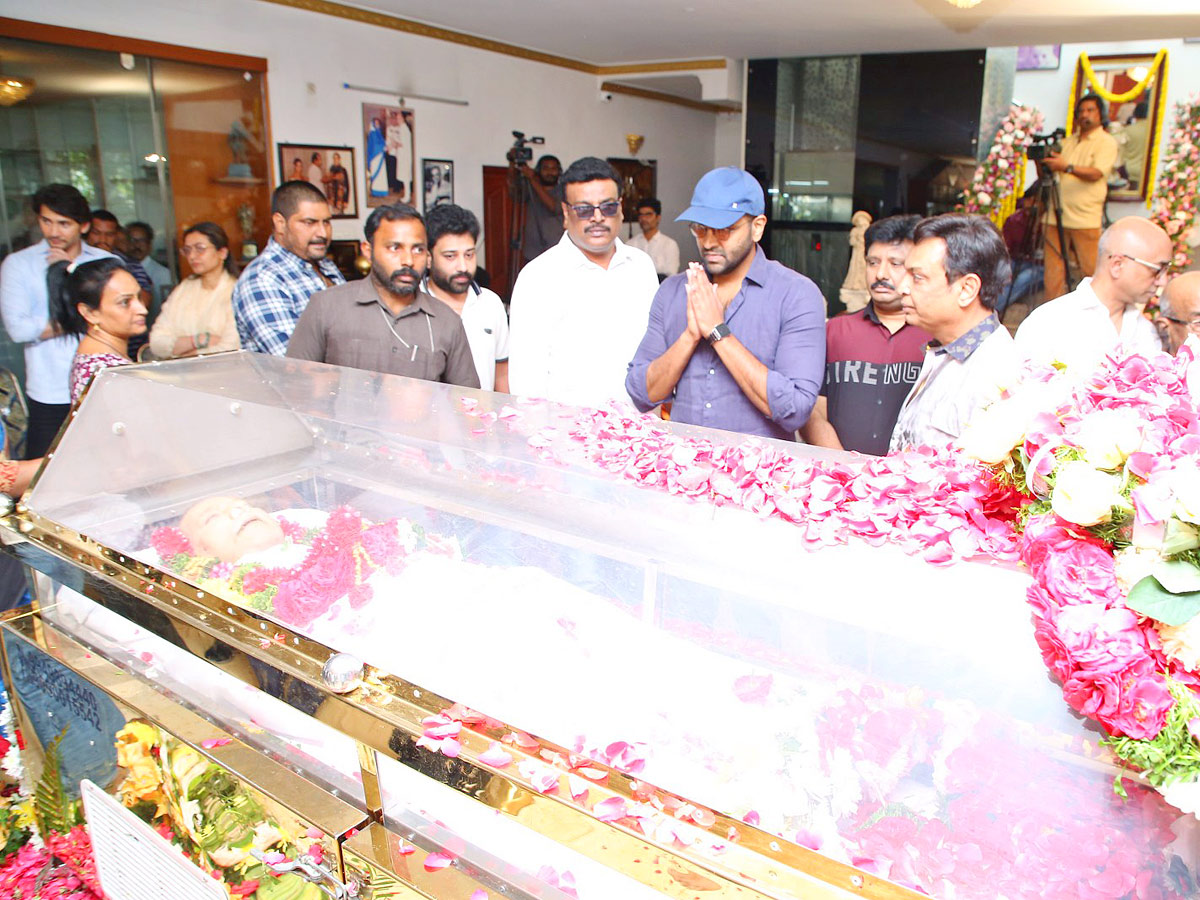 Superstar Krishna Death: Cine Celebrities, Politicians Pay Tributes, Photo Gallery Viral - Sakshi37