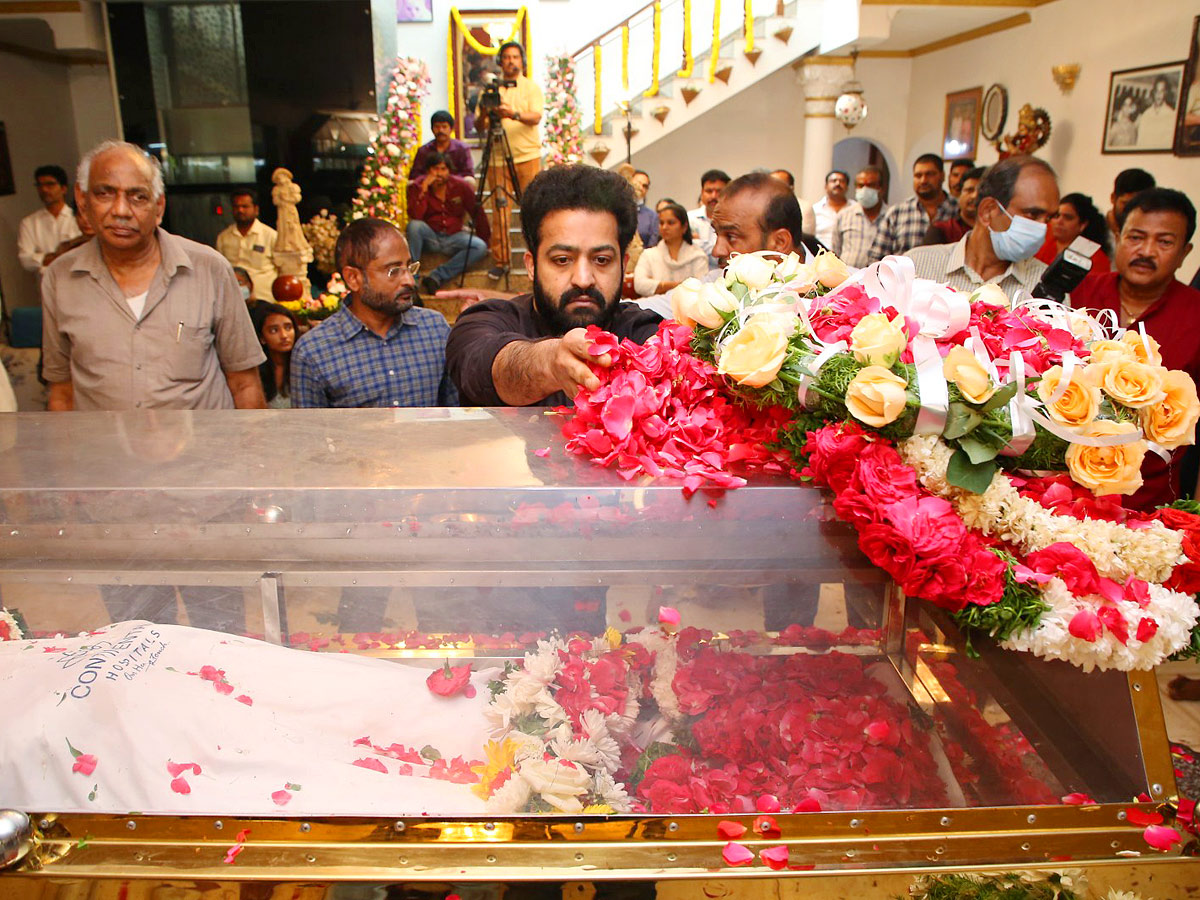 Superstar Krishna Death: Cine Celebrities, Politicians Pay Tributes, Photo Gallery Viral - Sakshi38