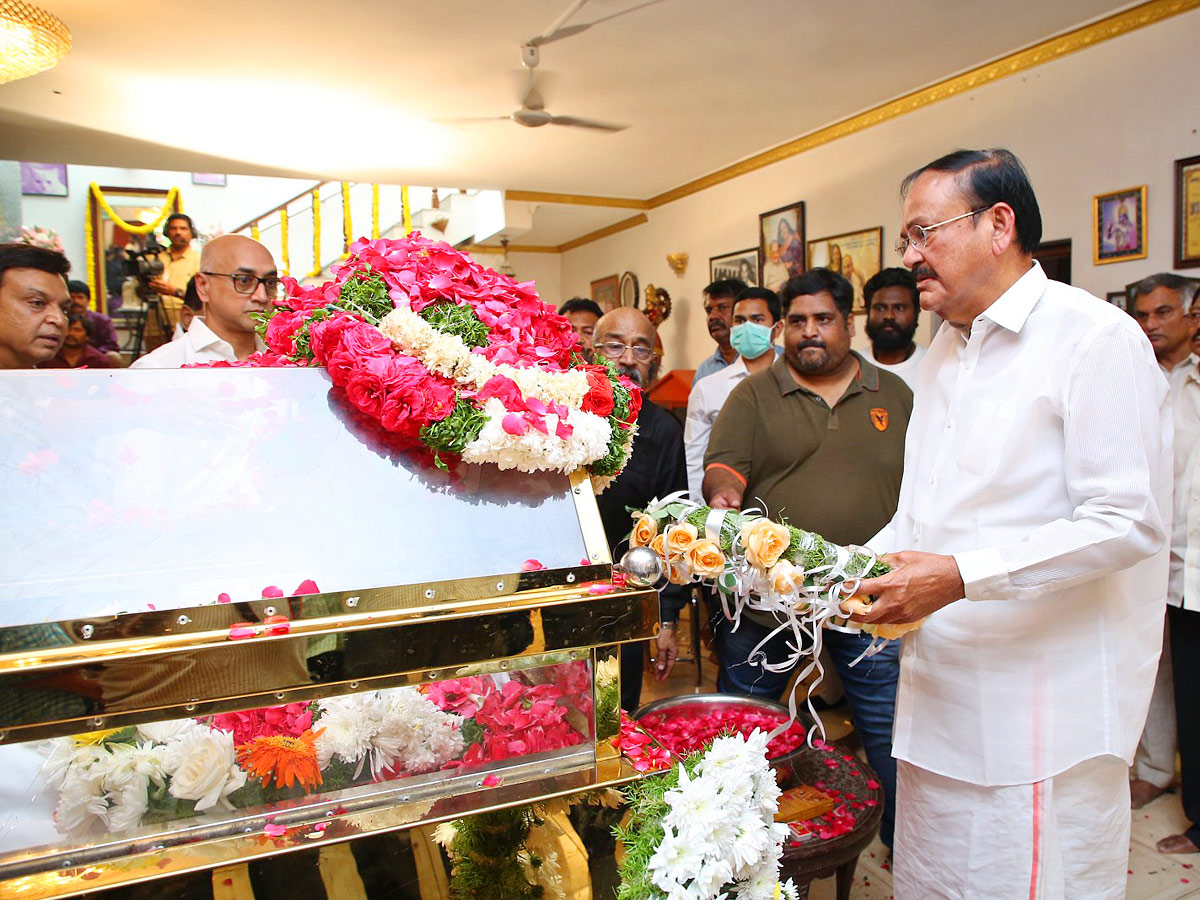 Superstar Krishna Death: Cine Celebrities, Politicians Pay Tributes, Photo Gallery Viral - Sakshi39