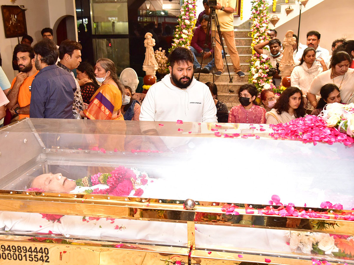 Superstar Krishna Death: Cine Celebrities, Politicians Pay Tributes, Photo Gallery Viral - Sakshi4