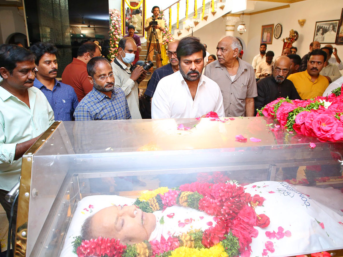 Superstar Krishna Death: Cine Celebrities, Politicians Pay Tributes, Photo Gallery Viral - Sakshi42