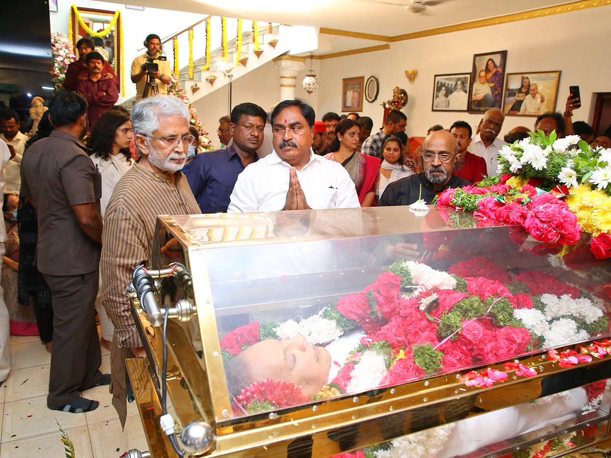 Superstar Krishna Death: Cine Celebrities, Politicians Pay Tributes, Photo Gallery Viral - Sakshi43