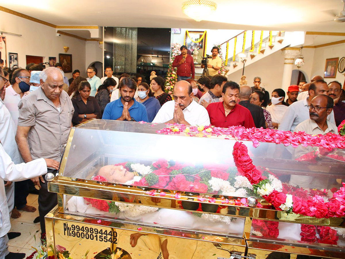 Superstar Krishna Death: Cine Celebrities, Politicians Pay Tributes, Photo Gallery Viral - Sakshi44