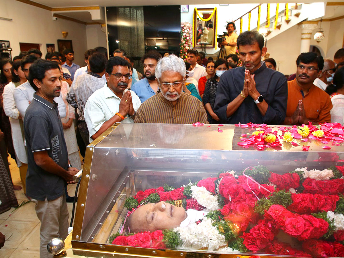 Superstar Krishna Death: Cine Celebrities, Politicians Pay Tributes, Photo Gallery Viral - Sakshi45