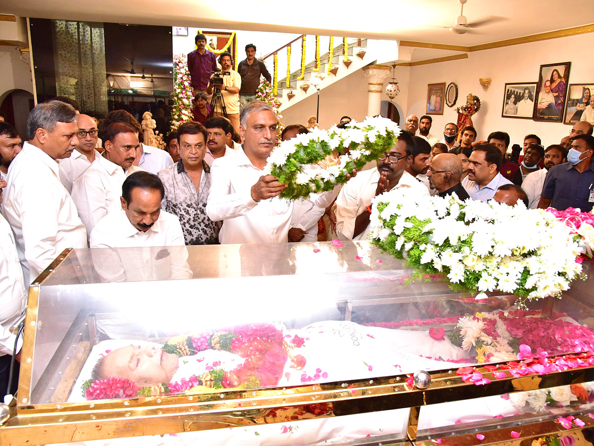 Superstar Krishna Death: Cine Celebrities, Politicians Pay Tributes, Photo Gallery Viral - Sakshi7