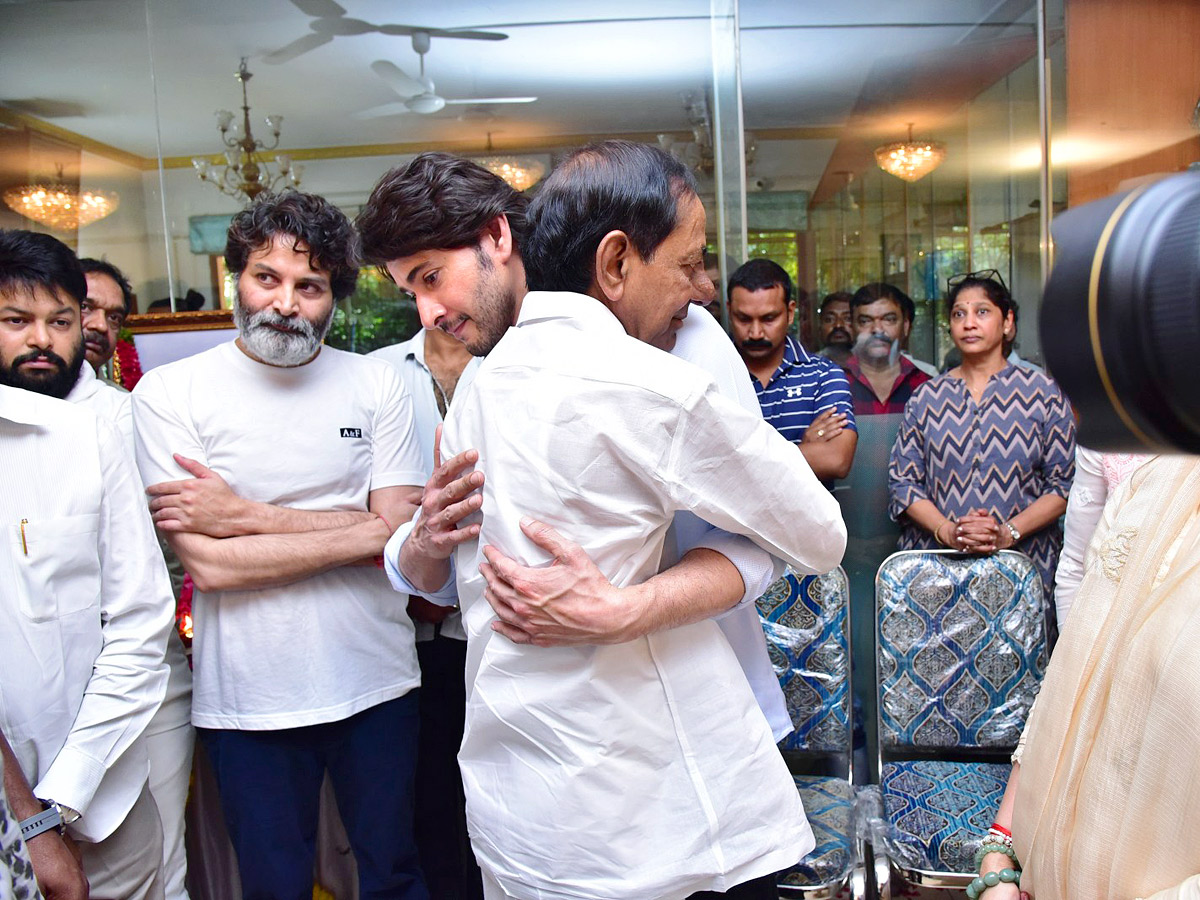 Superstar Krishna Death: Cine Celebrities, Politicians Pay Tributes, Photo Gallery Viral - Sakshi9