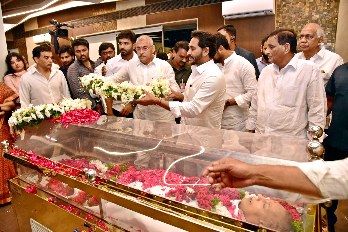 AP CM YS Jagan Pays Last Respects To Superstar Krishna - Sakshi5