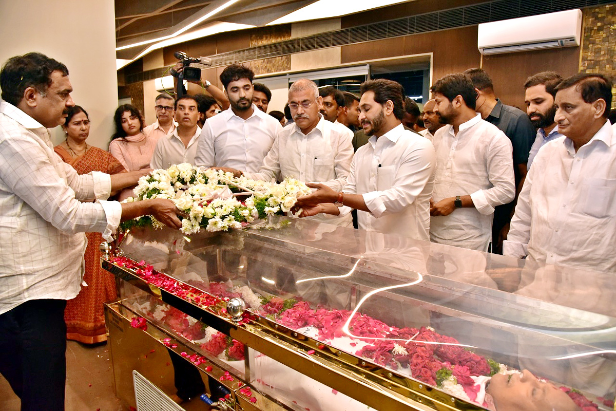 AP CM YS Jagan Pays Last Respects To Superstar Krishna - Sakshi7