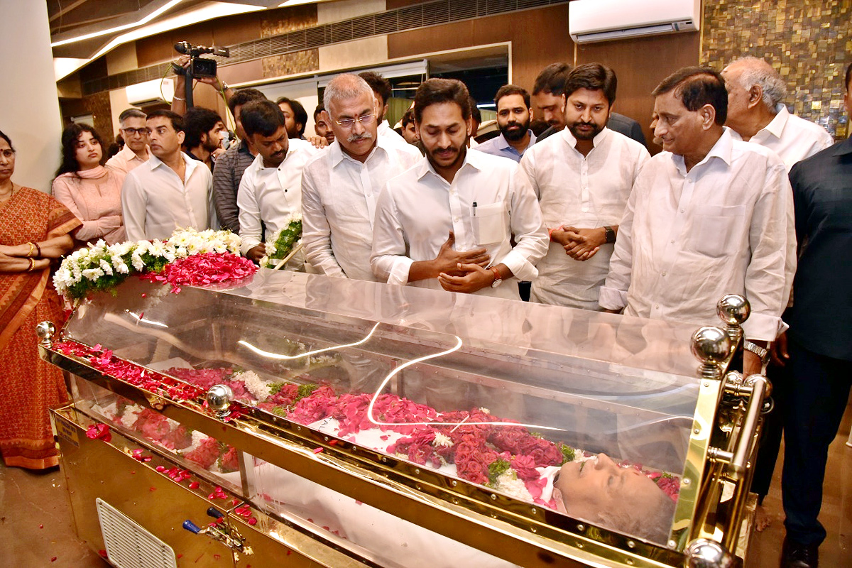 AP CM YS Jagan Pays Last Respects To Superstar Krishna - Sakshi8