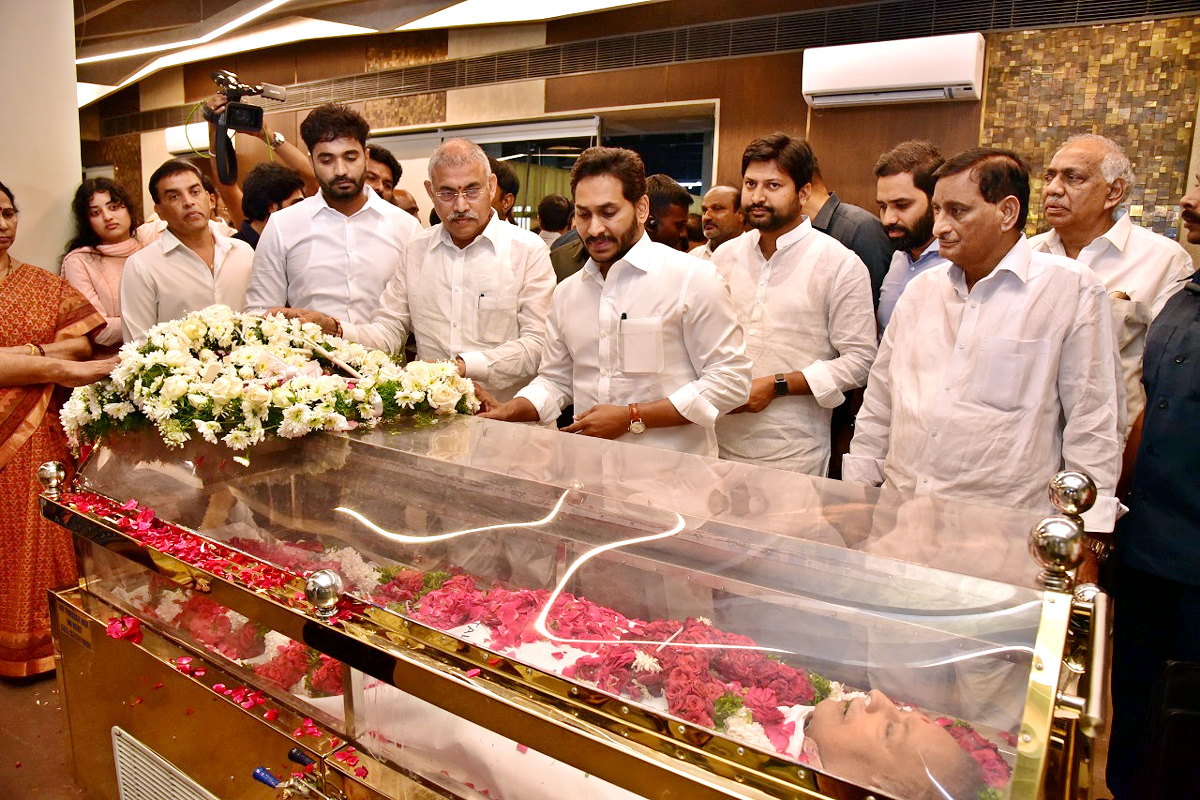 AP CM YS Jagan Pays Last Respects To Superstar Krishna - Sakshi9