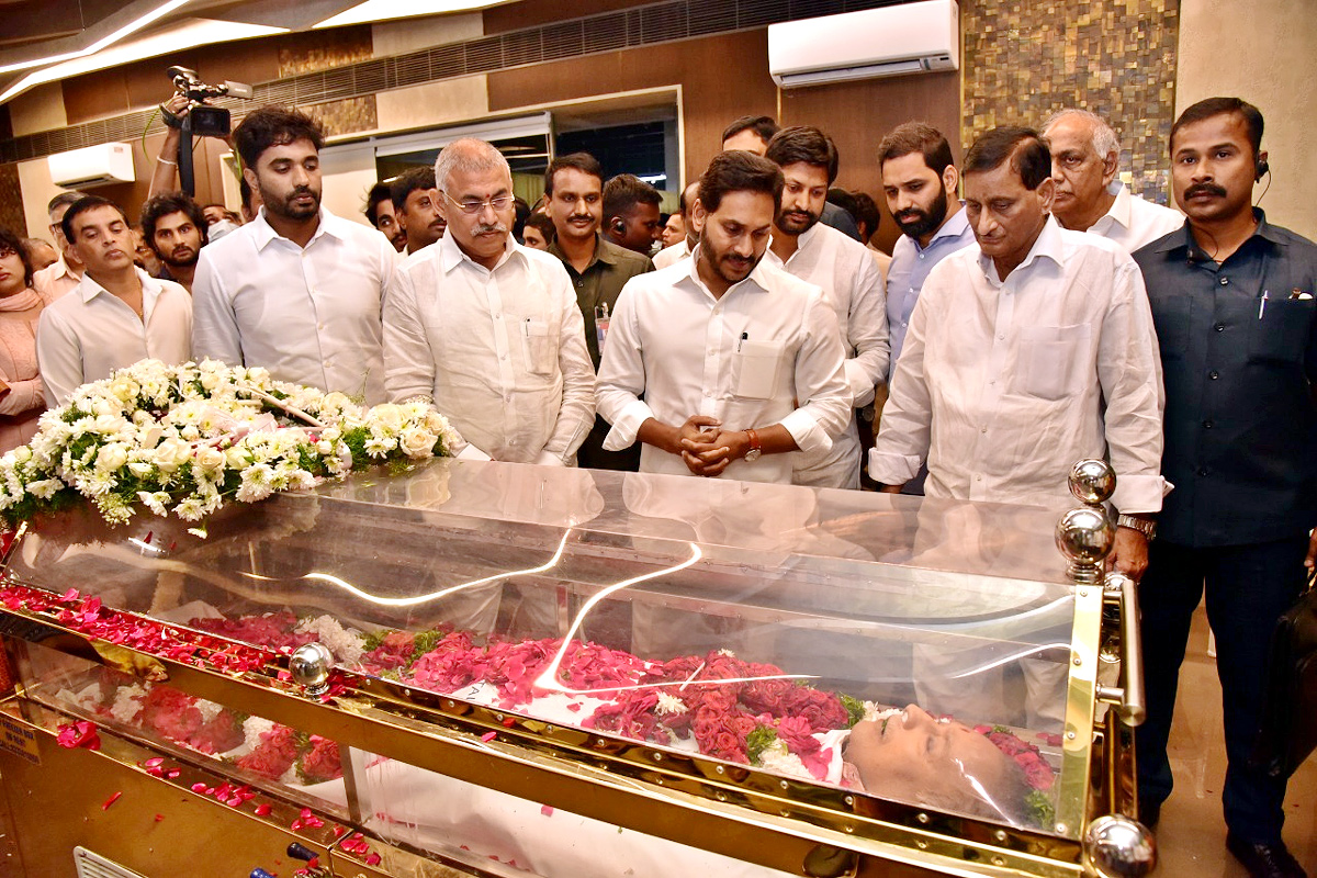 AP CM YS Jagan Pays Last Respects To Superstar Krishna - Sakshi10