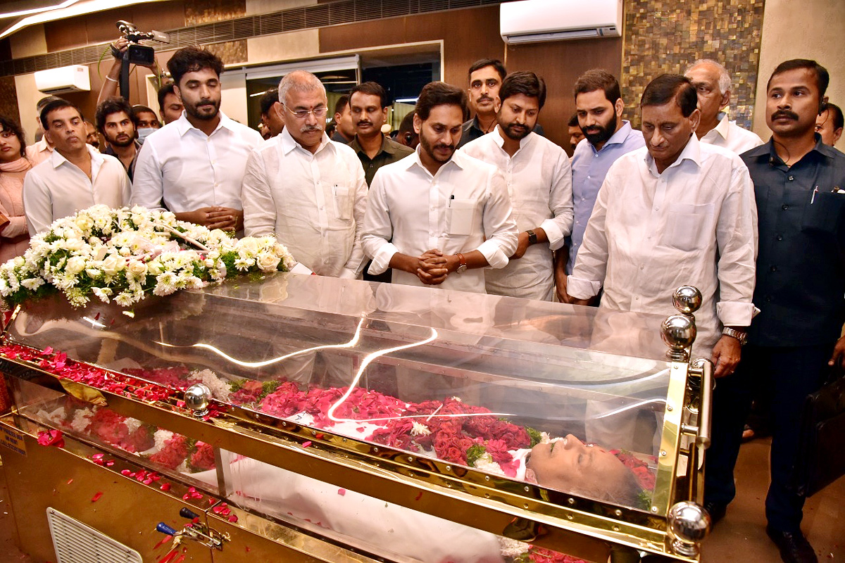 AP CM YS Jagan Pays Last Respects To Superstar Krishna - Sakshi11