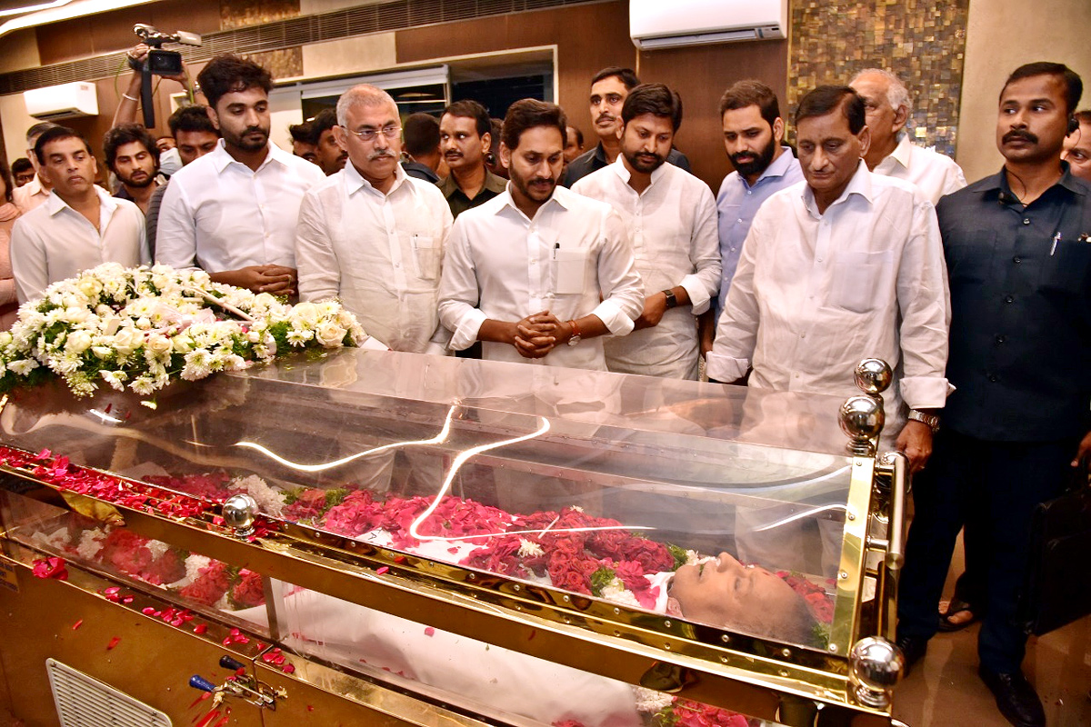 AP CM YS Jagan Pays Last Respects To Superstar Krishna - Sakshi12