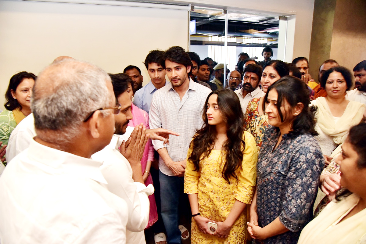 AP CM YS Jagan Pays Last Respects To Superstar Krishna - Sakshi15