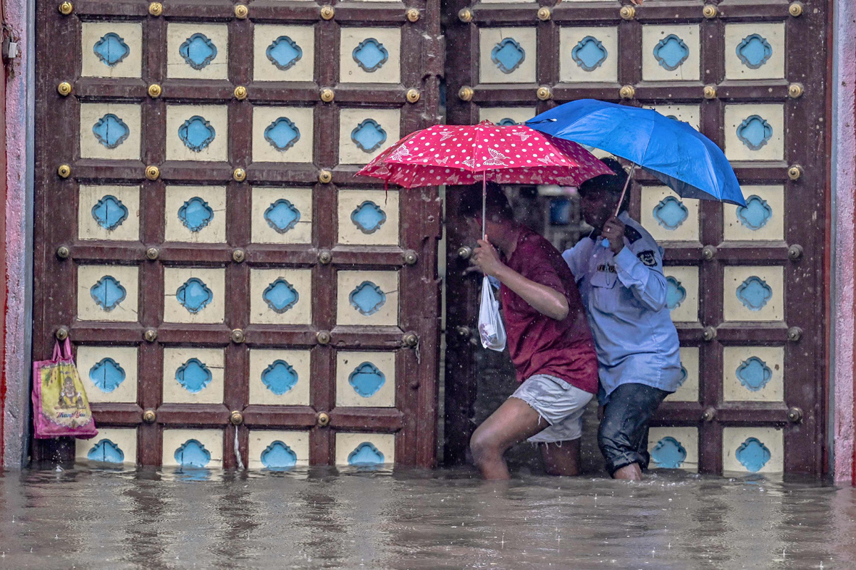 Heavy Rain Lashes in Tamil Nadu  - Sakshi4