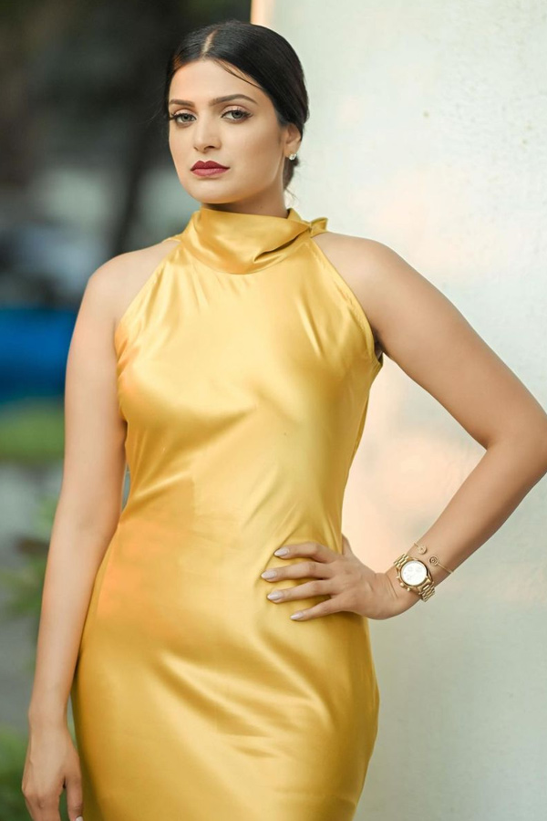 Thaggede Le Movie Heroine Divya Pillai Photos - Sakshi15