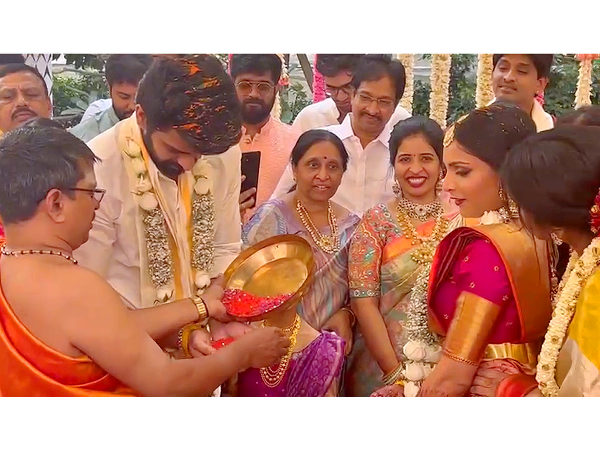 Naga Shaurya ties the knot with Anusha Shetty Photo Gallery - Sakshi4