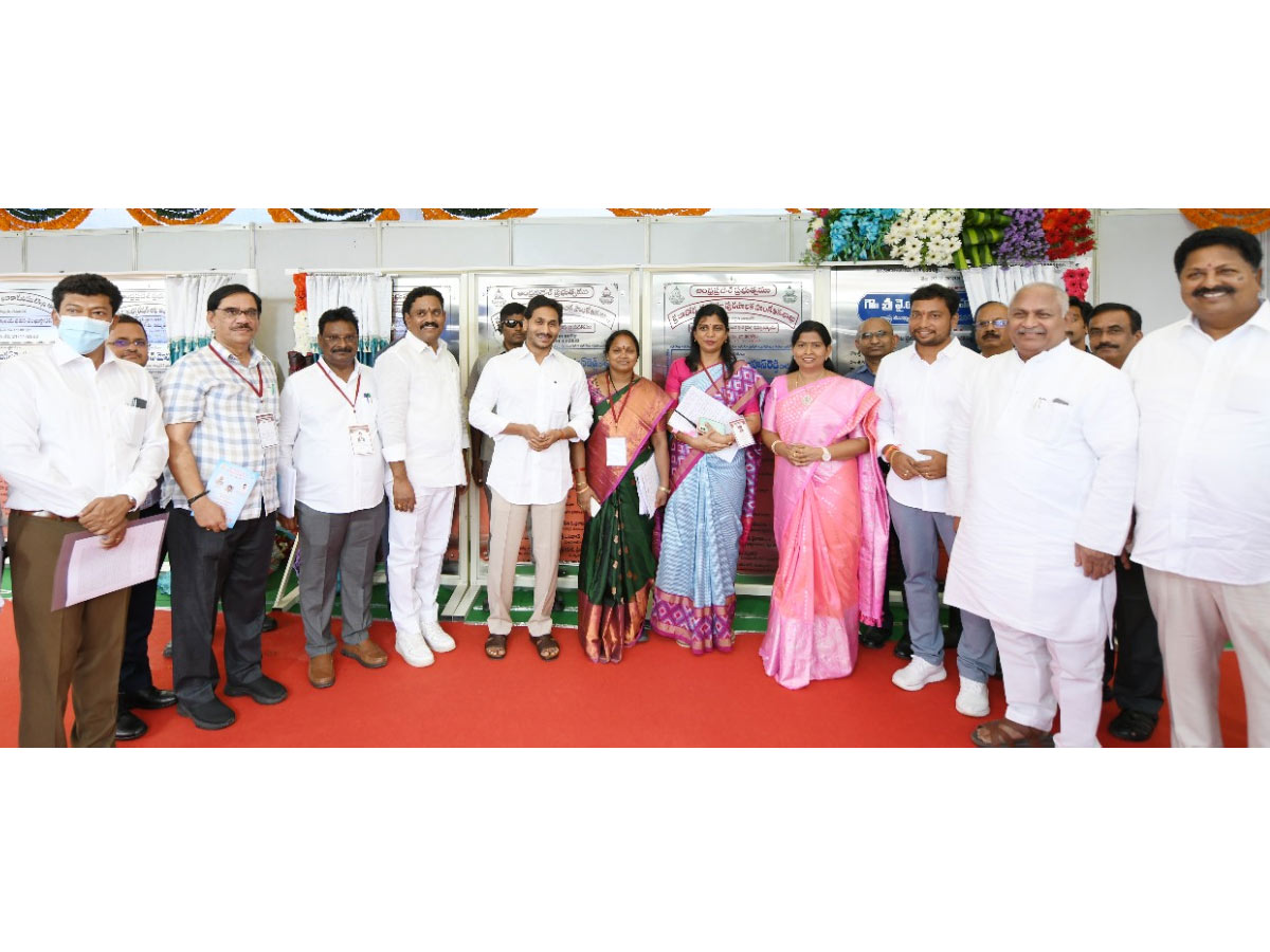 CM YS Jagan visit Narasapuram Tour West Godavari District Photo Gallery - Sakshi15