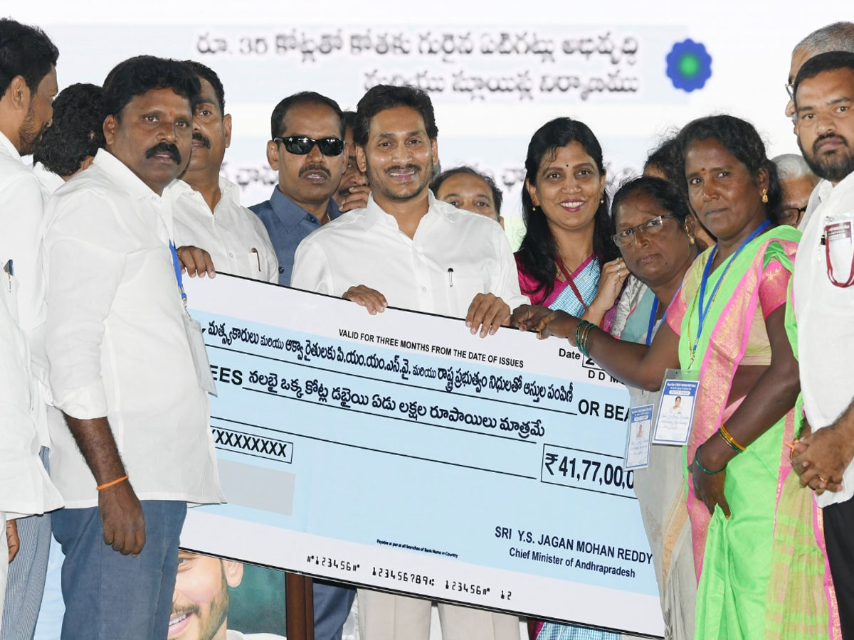 CM YS Jagan visit Narasapuram Tour West Godavari District Photo Gallery - Sakshi8