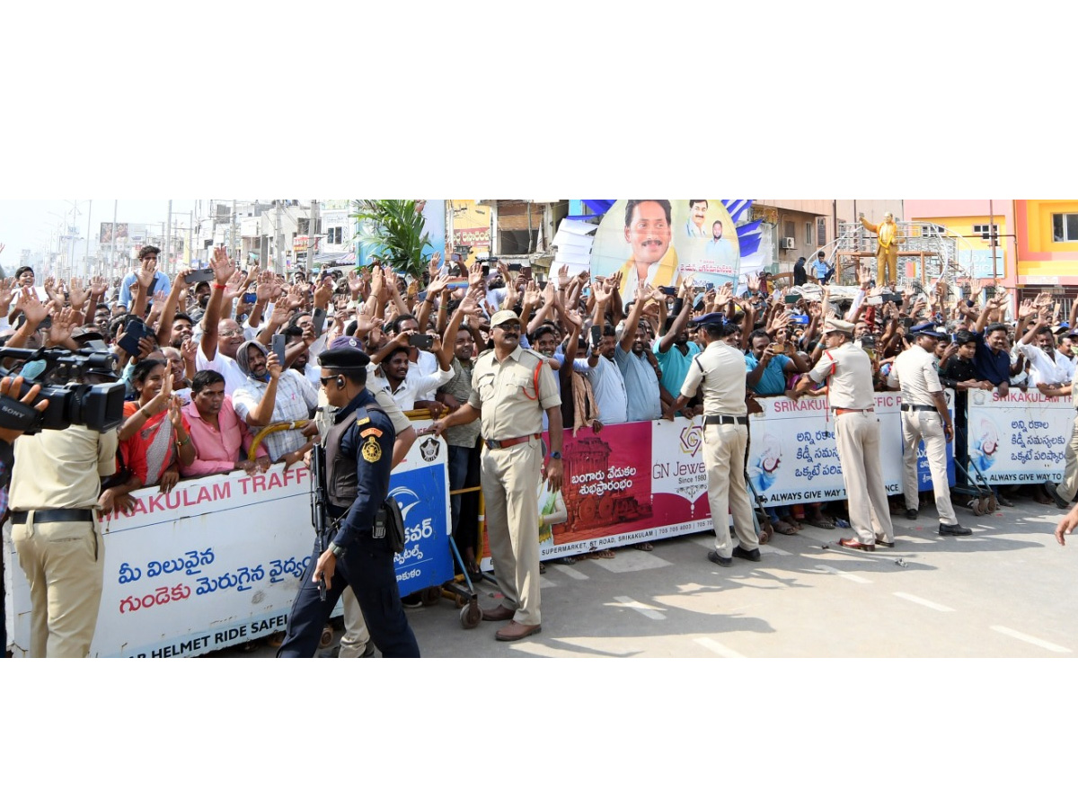 CM Jagan Narasannapeta Tour Srikakulam District Photo Gallery - Sakshi8