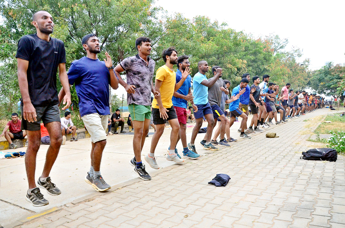 Police Candidates Events Practice at Saroornagar Stadium - Sakshi3